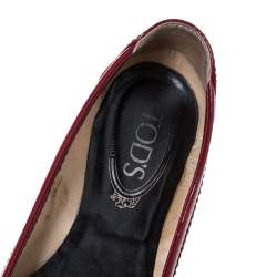 Pre Owned حذاء باليرينا فلات تودز جلد لامع بروغي أحمر داكن مقاس 38