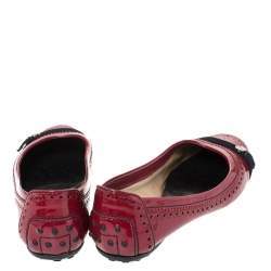 Pre Owned حذاء باليرينا فلات تودز جلد لامع بروغي أحمر داكن مقاس 38