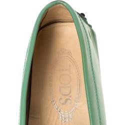 مملوكة مسبقًا Tod's Neon Green Patent Leather Loafers Size 40