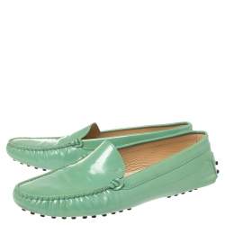 مملوكة مسبقًا Tod's Neon Green Patent Leather Loafers Size 40