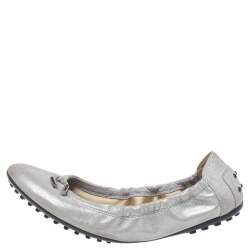 Pre Owned Tod's Silver Shimmer Suede Scrunch Ballerina Bow Flats Size 40