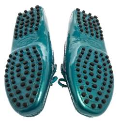 مملوكة مسبقًا Tod's Blue Patent Leather Gommino Bow Loafers Size 37