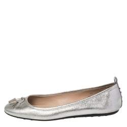 مملوكة مسبقًا حذاء باليرينا فلات تودز جلد فضي ميتاليك مرصع مقاس 38