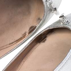 مملوكة مسبقًا حذاء باليرينا فلات تودز جلد فضي ميتاليك مرصع مقاس 38