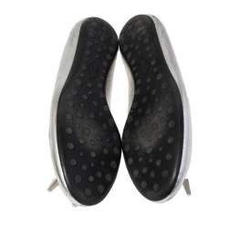 مملوكة مسبقًا حذاء باليرينا فلات تودز جلد فضي ميتاليك مرصع مقاس 38