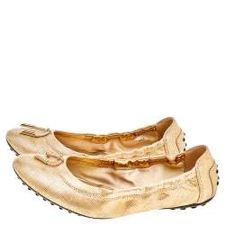 Pre Owned حذاء باليرينا فلات تودز سكرانش سويدي ذهبي ميتالك بفيونكة مقاس 38.5