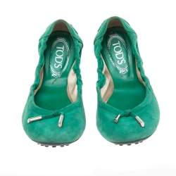 Pre Owned حذاء باليرينا فلات تودز سكرانش سويدي أخضر مقاس 38.5
