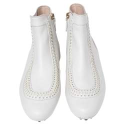 مملوكة مسبقًا حذاء بوت كاحل تودز جلد أبيض مزين غرز مقاس 37