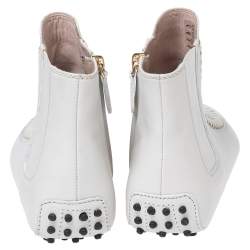 مملوكة مسبقًا حذاء بوت كاحل تودز جلد أبيض مزين غرز مقاس 37