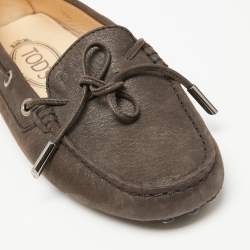 مملوكة مسبقًا حذاء لوفرز تودز جلد نوبوك بني داكن بفيونكة مقاس 35.5