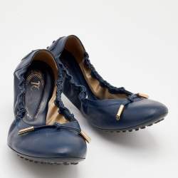 مملوكة مسبقًا حذاء باليرينا فلات تودز سكرانش جلد أزرق بفيونكة مقاس 39.5