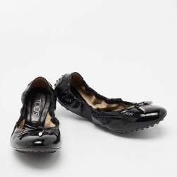 مملوكة مسبقًا حذاء باليرينا فلات توتس دي سكرانش جلد أسود لامع مقاس 39.5