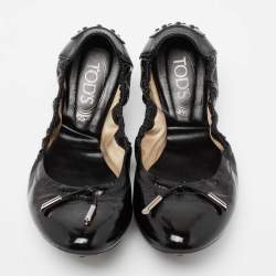 مملوكة مسبقًا حذاء باليرينا فلات توتس دي سكرانش جلد أسود لامع مقاس 39.5