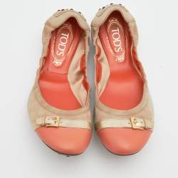 مملوكة مسبقًا Tod's Beige/Oragne Suede And  Leather Cap Toe Scrunch Ballet Flats Size 38.5