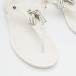 Pre Owned صندل إصبع تودز جيلي أبيض بشراشيب مقاس 37