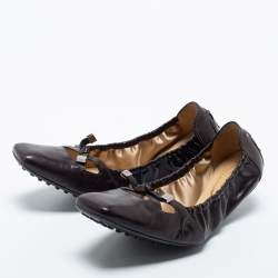 مملوكة مسبقًا Tod's Brown Leather Scrunch Ballet Flats Size 41