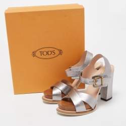 مملوكة مسبقًا Tod's Silver Leather Ankle Strap Sandals Size 37.5