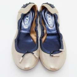 مملوكة مسبقًا حذاء باليرينا فلات تودز سكرانش جلد نوبوك فضي منقوش بفيونكة مقاس 39