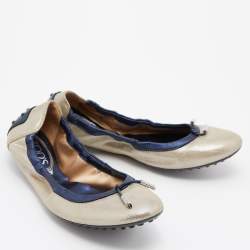 مملوكة مسبقًا حذاء باليرينا فلات تودز سكرانش جلد نوبوك فضي منقوش بفيونكة مقاس 39