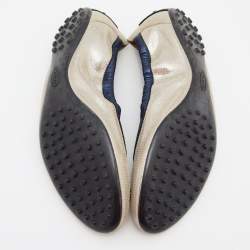 مملوكة مسبقًا حذاء باليرينا فلات تودز سكرانش جلد نوبوك فضي منقوش بفيونكة مقاس 39