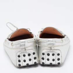 Pre Owned Tod's Silver Leather Bow Loafers Size 37