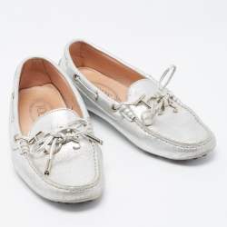 Pre Owned Tod's Silver Leather Bow Loafers Size 37