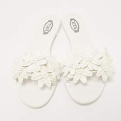 Pre Owned Tod's White Rubber and Patent Leather Floral Lasercut Flat Slides Size 40
