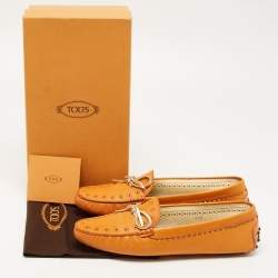 مملوكة مسبقًا Tod's Orange Perforated Leather Bow Slip On Loafers Size 40.5