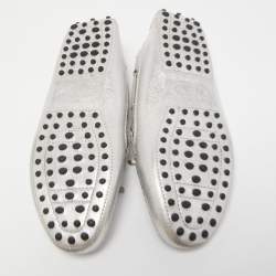 مملوكة مسبقًا Tod's Silver Leather Logo Charm Bow Slip On Loafers Size 37