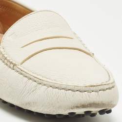 Pre Owned Tod's Cream Leather Gommino Slip On Loafers Size 39