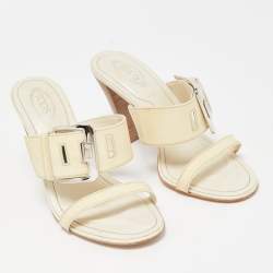 مملوكة مسبقًا Tod's Cream Patent Leather Peggy Buckle Slide Sandals Size 37