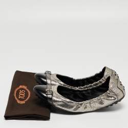 Tod's Sliver/Black Textured Suede and Leather Buckle Detail Scrunch Ballet Flats Size 37