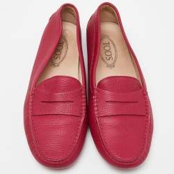 مملوكة مسبقًا Tod's Pink Leather Driver Penny Slip On Loafers Size 41