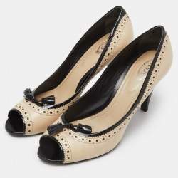 Tod's Cream/Black Brogue Patent and Leather Tassel Peep Toe Pumps Size 39.5