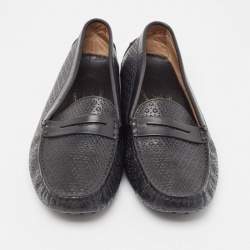 مملوكة مسبقًا حذاء لوفرز تودز جلد أسود بتصميم ليزر مقاس 37