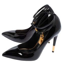 Pre Owned حذاء كعب عالي توم فورد مقدمة مدببة رباط كاحل مزين قفل جلد أسود مقاس 37