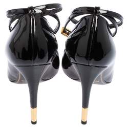 Pre Owned حذاء كعب عالي توم فورد مقدمة مدببة رباط كاحل مزين قفل جلد أسود مقاس 37