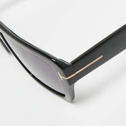 Pre Owned نظارة شمسية توم فورد مربعة TF1153 ريدفورد سوداء