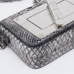 مملوكة مسبقًا حقيبة كتف توم فورد ناتاليا جلد ثعبان فضي ميتالك بسلسلة صغيرة