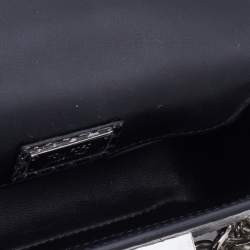 مملوكة مسبقًا حقيبة كتف توم فورد ناتاليا جلد ثعبان فضي ميتالك بسلسلة صغيرة