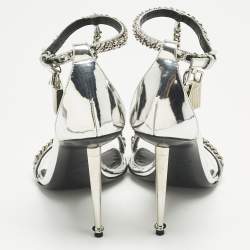 مملوكة مسبقًا Tom Ford Silver Patent Leather Padlock Chain Ankle Strap Sandals Size 36