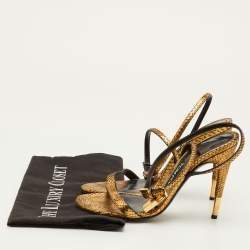 Pre Owned صندل توم فورد جلد ثعبان ذهبي بحزام للكاحل قفل مزين مقاس 36.5