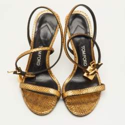 Pre Owned صندل توم فورد جلد ثعبان ذهبي بحزام للكاحل قفل مزين مقاس 36.5