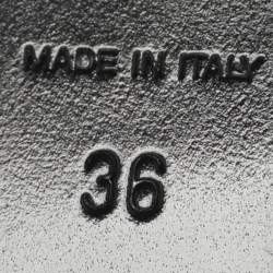 مملوكة مسبقًا حذاء كعب عالي توم فورد جلد أبيض لامع مقدمة مدببة مقاس 36