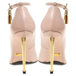 Pre Owned حذاء كعب عالي توم فورد مزين قفل مقدمة مفتوحة جلد وردي باهت مقاس 36.5