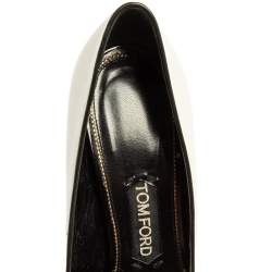 Pre Owned حذاء كعب عالي توم فورد مقدمة مدببة غطاء مقدمة جلد وجلد لامع أسود/ أبيض مقاس 39.5