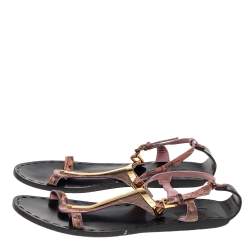 Pre Owned صندل فلات توم فورد جلد وردي حرف تي سير مقاس 36