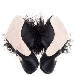 مملوكة مسبقًا صندل مول توري برش مقدمة مدببة فرو ريش مزخرف كريستال ألودي ساتان أسود مقاس 39.5