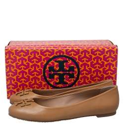 Pre Owned حذاء باليرينا فلات توري برش جلد بني مقاس 39