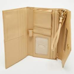 Pre Owned Tory Burch Cream Patent Leather Robinson Envelope Wristlet Clutch